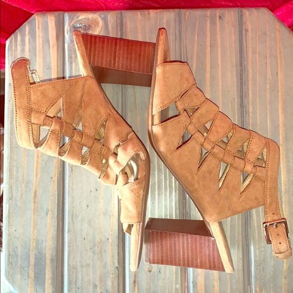 Franco
Sarto suede sandals   - Picture 1 of 7